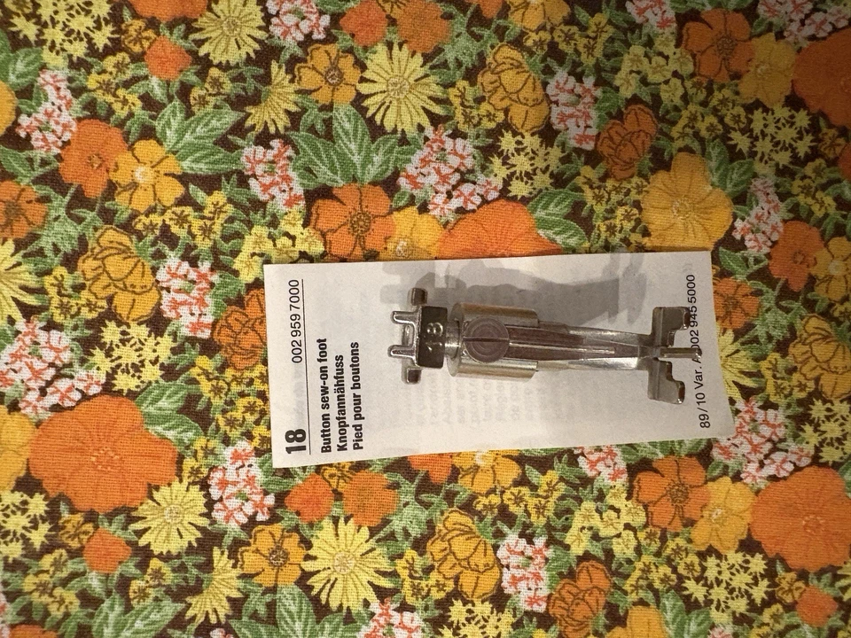 Bernina #18 Button Sew-On Foot – Old Style – 0029597000 – Excellent Condition - Image 1 of 4