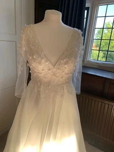 Nicole Milano Ayr sample wedding dress size 14 - Picture 1 of 21