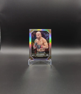 Alexander Volkanovski 2024 Topps Chrome UFC #7 Refractor  - Image 1 of 2