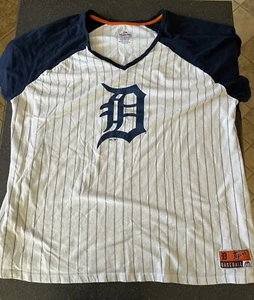 Detroit Tigers Mens Size XXL White Pinstripe D Script Logo Tshirt - Picture 1 of 4