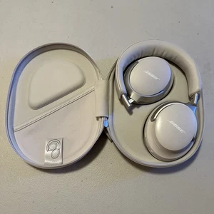 Bose 880066-0200 QuietComfort Cuffie con Cancellazione del Rumore Ultra Wireless, Bianco - Foto 1 di 6