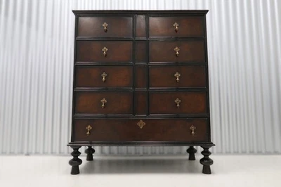 Gabinete de marco de dos tonos de caoba estilo antiguo Henredon Acquistions Foto 1 de 4