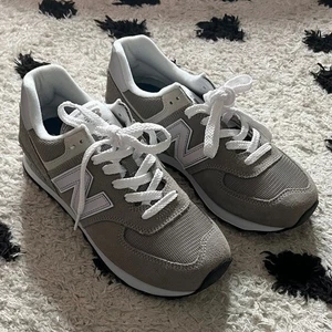 Zapatillas New Balance 574 Mujer Talla 8 Nuevas Gris y Blanco - Imagen 1 de 11