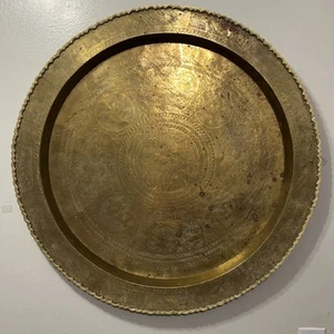 Enorme vassoio tondo 30" ottone inciso decorazione animali esotici fiori Hong Kong - Foto 1 di 16