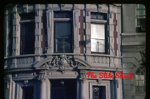 Scena di strada New York City vecchio edificio porta decorata 1966 diapositiva 35 mm - Foto 1 di 1