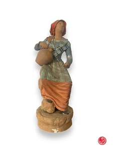 Statua di donna in pietra - Foto 1 di 8