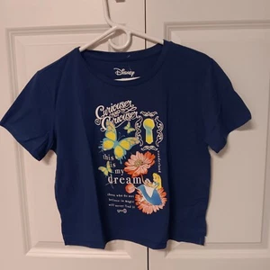 FREE SHIPPING ALICE IN WONDERLAND DISNEY CROP TEE SHIRT SIZE MEDIUM - Picture 1 of 6