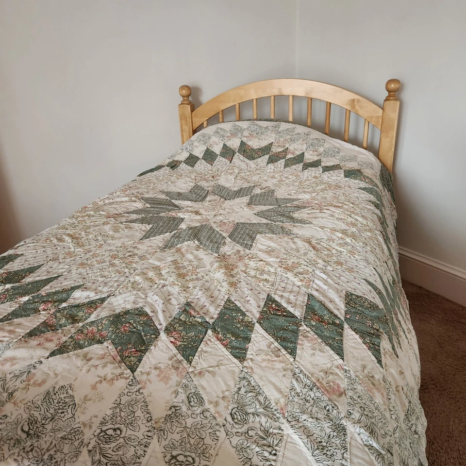 Edredón vintage HECHO A MANO patchwork patrón de estrella reina acolchado a mano 80 x 85 DEFECTOS Foto 1 de 4