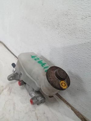 Cilindro maestro de freno sedán sin control de estabilidad para 06-12 YARIS 3943623 Foto 1 de 4