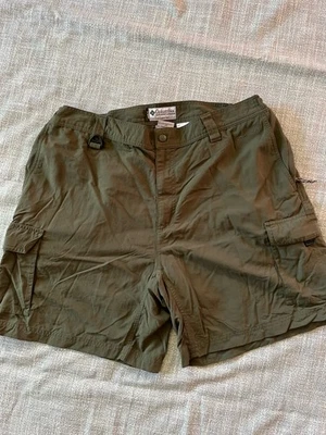Columbia GRT Shorts Mens Sz Xl Green Omni Dry Cargo Nylon Hiking - Image 1 of 4
