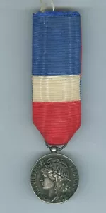 FRANCE MILITARY CIVILIAN FRENCH MEDAL - MEDAILLE D'HONNEUR (No.1) - Picture 1 of 5