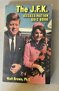1995 The J.F.K. assassination quiz book by Walt Brown Ph.D First Printing Signed - Picture 1 of 5