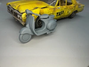 1/24 Scale Vespa Scooter Unpainted Resin Model - Picture 1 of 4