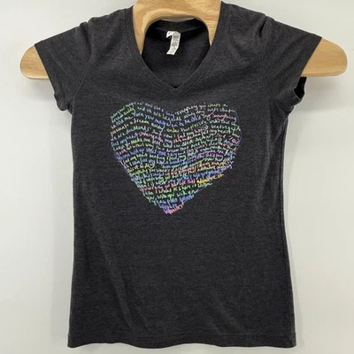 Camisa Coldplay Para Mujer Mediana Gris Corazón Letras Arco Iris Logo Bella Camiseta de Lona Foto 1 de 4