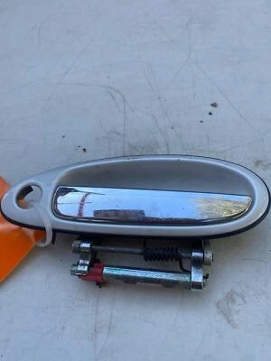 Nissan MAXIMA 1999 sedán manija de puerta exterior delantera 4 puertas lado del conductor izquierdo derecho Foto 1 de 4