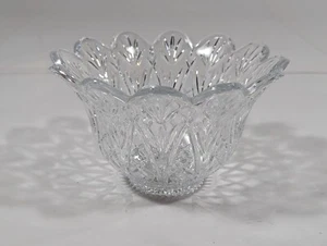 Vintage Heavy 6.5" Glass Crystal Bowl Scalloped Edge Sawtooth Base - Picture 1 of 10