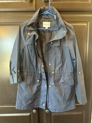 Chaqueta de Lluvia Embalable con Capucha Azul Índigo Cole Haan Talla Med Foto 1 de 4