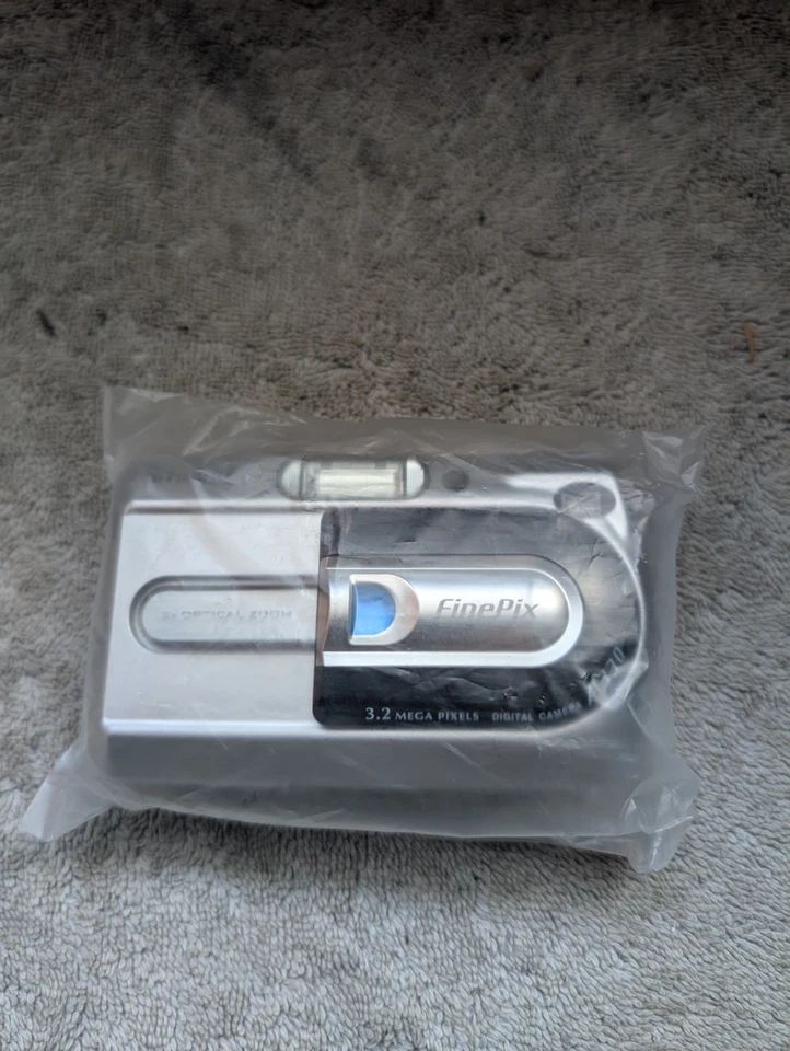 Fujifilm Digital Camera FinePix A330 3.2MP Silver Tested Brand New  - Image 1 of 2