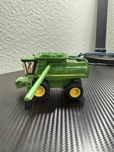 JOHN DEERE 9750 STS Mähdrescher Modell von ERTL – Sammlerstück! - Bild 1 von 6