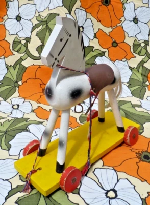 JOUET ANCIEN, PETIT CHEVAL VINTAGE à tirer en BOIS PEINT début année 80 - Photo 1/4