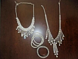 SCHMUCK: 2 WUNDERSCHÖNE HALSKETTEN und 4 ARMBÄNDER  - Bild 1 von 8