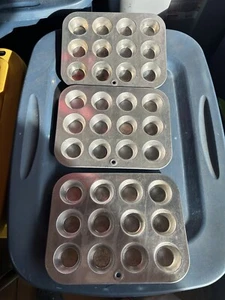 3 Vintage Wear Ever Mini Muffin Blech Pfanne Aluminium Tarte Cupcake 12 Löcher 1 3/4" USA - Bild 1 von 11