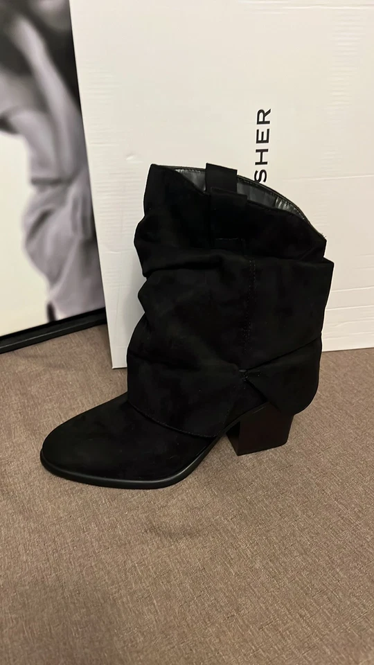 Bota Feminina Marc Fisher Radan Foldover, Preta Tamanho 8 - Imagem 1 de 4