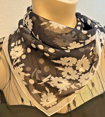 Bufanda de seda floral negra, blanca cuadrada vintage de 21 x 21 pulgadas - Eco - VS-65 Foto 1 de 4