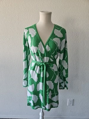 Suéter envolvente verde Diane Von Furstenberg X Target talla L leer descripción Foto 1 de 4
