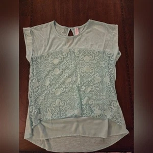 women short sleeve sage green top, crochet overlay design front - Picture 1 of 1