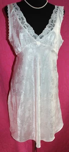 DELICATES Ivory Floral Satin Nightgown Sexy Lace V-Neck Sz M To Knee  Elegant - Picture 1 of 4