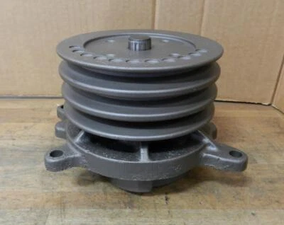 1976-77 Caterpillar 3208 636 10.4L V8 Diesel engines rebuilt water pump 9N-138 - Image 1 of 4