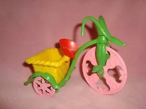 Vintage AGC 1982 Strawberry Shortcake Berry Cycle Bike Tricycle 6" long - Imagen 1 de 8