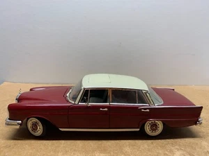 REVELL MERCEDES BENZ 220SE SANS BOITE 1/18 E6 - Imagen 1 de 5