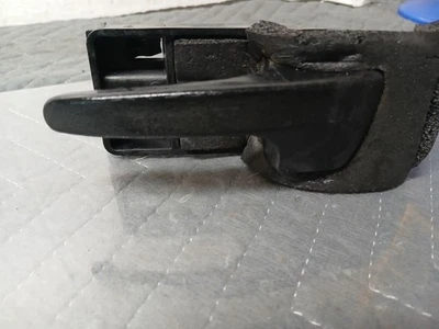 Manija de puerta delantera izquierda Ford Taurus 1998 conductor Foto 1 de 3