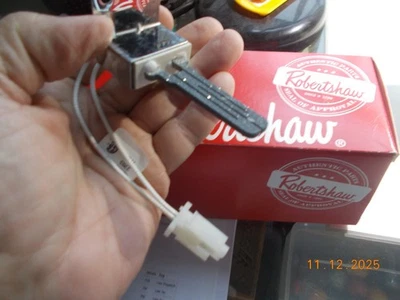 NIOB Robertshaw Model 41-418 Furnace Ignitor - Image 1 of 4