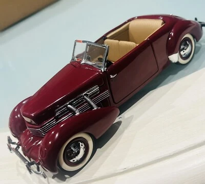 FRANKLIN MINT 1/24, 1937 CORD 812 PHAETON COUPE - Image 1 of 4