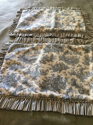 Juego 2 fundas de almohada estándar con volantes hechas a medida azul crema para toile de campo francés Foto 1 de 4