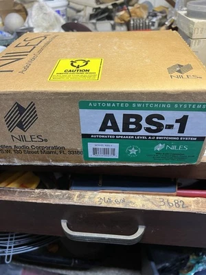 Sistema de conmutación automático de nivel A-B de altavoz Niles ABS-1 y control SpeakerCraft Foto 1 de 4