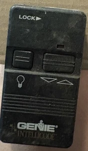 Control de montaje en pared para puerta de garaje Genie Intellicode - Imagen 1 de 1