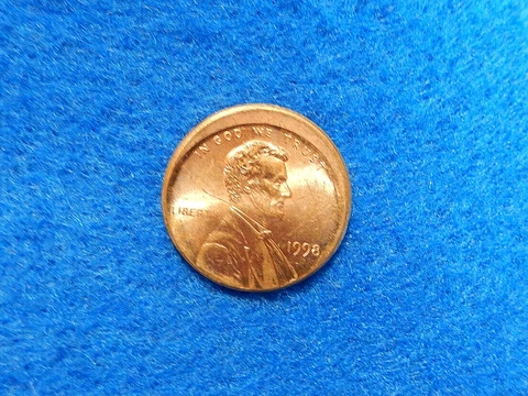MAJOR ERROR Off Center Lincoln penny, full date 1998P cent, Beautiful UNC coinđź’Ž Cover