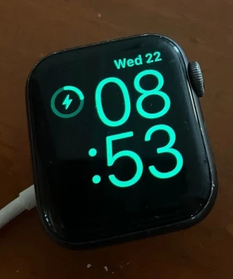 Apple Watch Series 4 - 40 mm Space Gray Aluminum Case (GPS) - Image 1 of 4