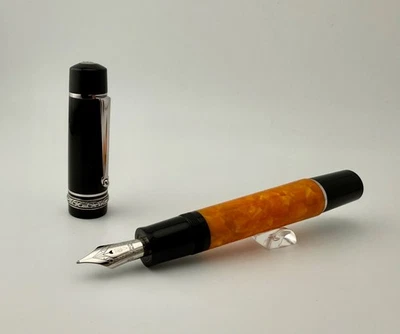 Delta Dolce Vita Orange Oversize Fountain Pen 18K Gold Medium Nib - MINT - Image 1 of 4