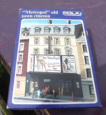 Pola N 341 Altstadt-Kino Metropol Old Town Cinema  Structure Kit - Image 1 of 3