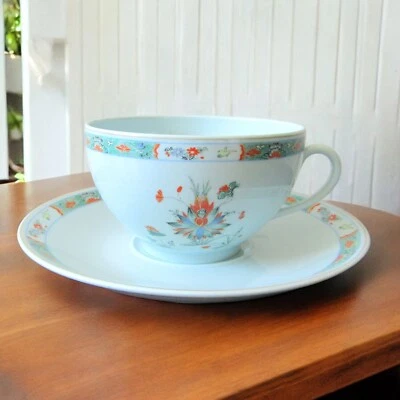 Limoges Raynaud. Tasse à déjeuner et soucoupe en porcelaine modèle Houang-Pou B - Photo 1/2