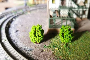 20 hellgrüne Büsche, Sträucher, 25 mm hoch, leichte Kugelform - Bild 1 von 12