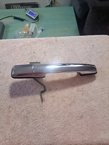 2003-2004 INFINITI M45 OEM RIGHT REAR PASSENGER SIDE EXTERIOR DOOR HANDLE Outer - Picture 1 of 6