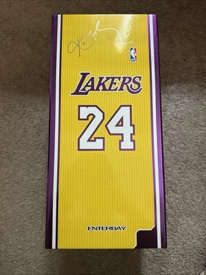 Boneco colecionável NBA Kobe Bryant obra-prima real escala 1/6 - RM-1065 (usado) - Imagem 1 de 4