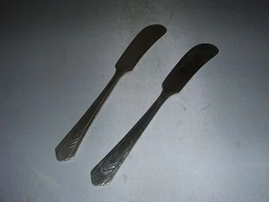 Lote de 2 cuchillos de mantequilla Imperial SilverPlate elegante estilo art deco - Imagen 1 de 3