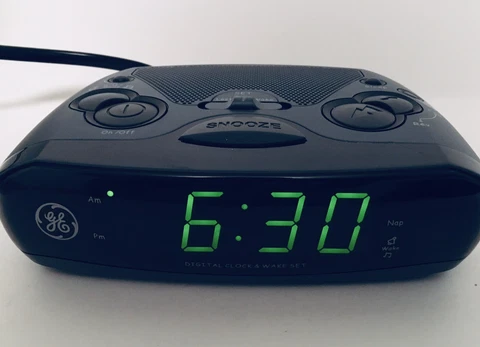GE AM FM Clock Radio 7-4837B Gray Plastic Large Green Numbers Cover
